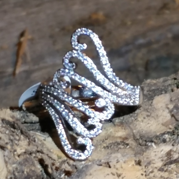 Woman's ring - Picture 3 of 8